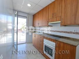 Flat, 90.00 m², near bus and train, almost new, Centro
