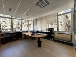 Mieten , 131.00 m², in der Nähe von Bus-und U-Bahn, Ronda de Sant Antoni, 52