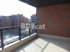 Flat, 115.00 m², near bus and train, almost new
