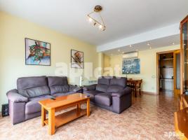 Houses (detached house), 137.00 m², near bus and train, EIXAMPLE