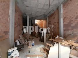For rent business premises, 260.00 m², near bus and train, Calle Magdalena