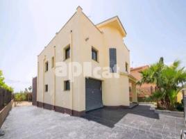 Houses (villa / tower), 301.00 m², almost new