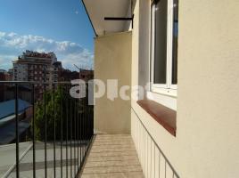 Piso, 104.00 m², cerca de bus y tren