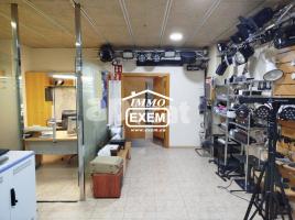 Botiga, 220.00 m², seminou