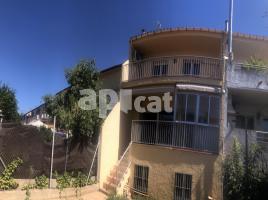 Houses (villa / tower), 220.00 m², Avenida dels Esports