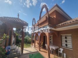 Casa (chalet / torre), 381.00 m²