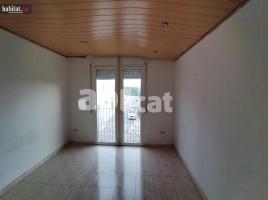 Flat, 78.00 m², near bus and train, almost new