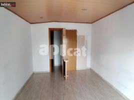 Flat, 78.00 m², near bus and train, almost new