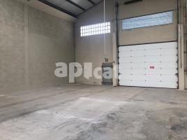 Louer , 900.00 m², Vila-Seca