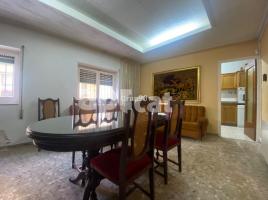  (unifamiliar aïllada), 399.00 m², حافلة قرب والقطار