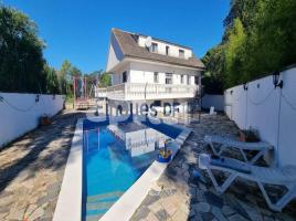 Houses (villa / tower), 342.00 m², almost new