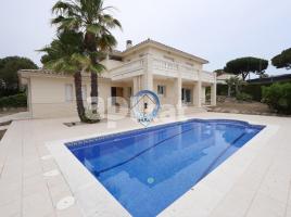 Houses (villa / tower), 349.00 m², almost new, Calle Pitxot