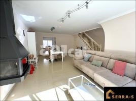 Casa (unifamiliar adossada), 257.00 m², prop de bus i tren