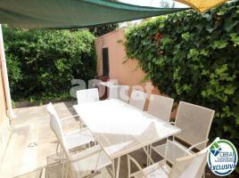 Houses (villa / tower), 265.00 m², Calle Requesens, 134