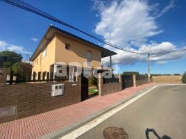 Casa (unifamiliar aislada), 395.00 m², cerca de bus y tren, seminuevo