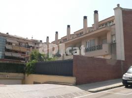 Houses (villa / tower), 352.00 m², Plaza Mediterrani