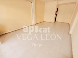 Lloguer local comercial, 38.00 m², prop de bus i tren