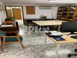 Office, 101.00 m², near bus and train