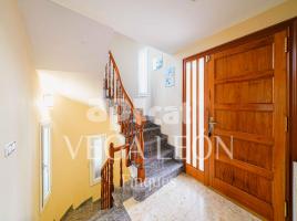 Houses (villa / tower), 371.00 m², near bus and train