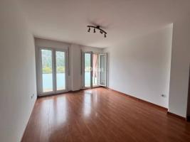 Pis, 63.00 m², seminou