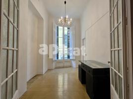 Pis, 139.00 m², prop de bus i tren, Calle de Peralada, 48