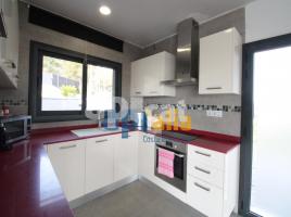 Casa (unifamiliar aislada), 160.00 m², cerca de bus y tren, seminuevo, Serra Brava