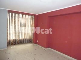 Piso, 192.00 m², cerca de bus y tren