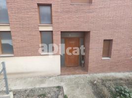 Casa (unifamiliar aislada), 355.00 m², cerca de bus y tren, seminuevo