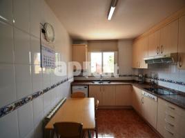 Piso, 78.00 m², cerca de bus y tren, seminuevo