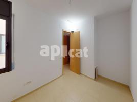 Flat, 58.29 m², near bus and train, almost new