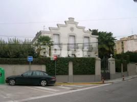 Casa (unifamiliar aislada), 475.00 m², cerca de bus y tren