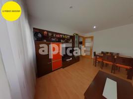 Dúplex, 80.00 m², cerca de bus y tren, seminuevo