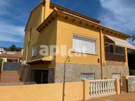 Houses (detached house), 255.00 m², near bus and train, almost new, El Vendrell