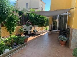 Houses (detached house), 255.00 m², near bus and train, almost new, El Vendrell