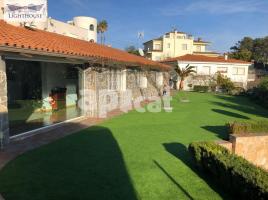 Casa (unifamiliar aislada), 254.00 m², cerca de bus y tren