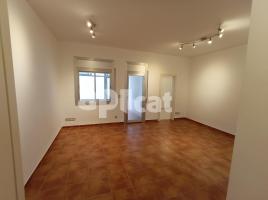 Piso, 91.00 m², cerca de bus y tren