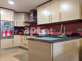 Apartamento, 68.18 m², cerca de bus y tren, seminuevo