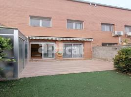 Casa (unifamiliar adosada), 211.00 m², cerca de bus y tren, seminuevo