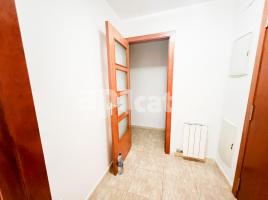 Flat, 74.00 m², near bus and train, almost new