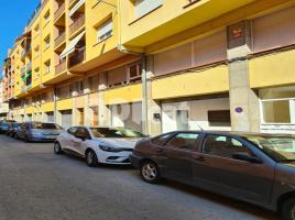 Local comercial, 130.00 m², prop de bus i tren, Calle del Montseny, 8