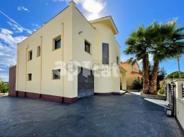 Casa (unifamiliar aïllada), 285.00 m², prop de bus i tren, seminou