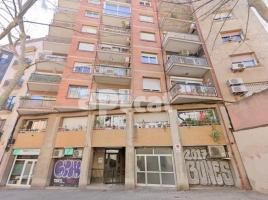 Коммерческая недвижимость, 135.00 m², El Camp de l'Arpa del Clot