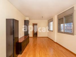 Flat, 66.00 m², near bus and train, almost new