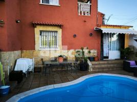 Houses (detached house), 210.00 m², near bus and train, Residencial