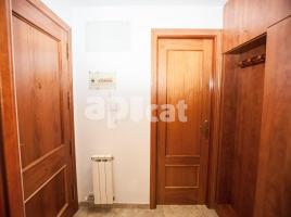 Apartamento, 97.00 m², cerca de bus y tren, seminuevo