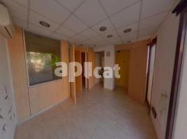 Local comercial, 32.00 m², prop de bus i tren, Calle de Serra Jordi