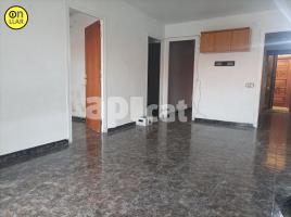 Flat, 82.00 m², near bus and train