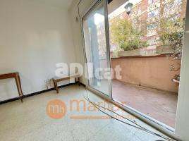 Pis, 90.00 m², près de bus et de train, Calle de Monturiol