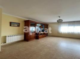 Houses (villa / tower), 404.00 m², Calle Mas dels Cups