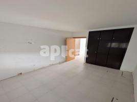 Piso, 80.00 m², cerca de bus y tren